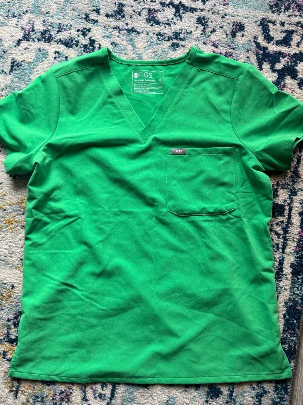 Figs size M Catarina scrub top in size M in color Emerald